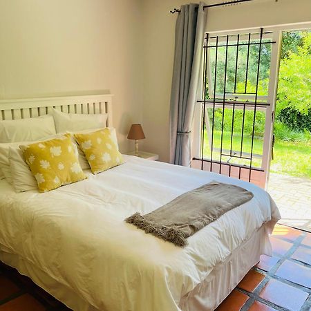 Апартаменты Charming Flatlet In Constantia With Private Garden Кейптаун Экстерьер фото
